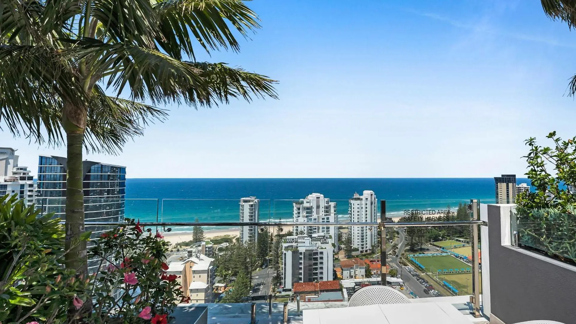 Coastal Escape In Broadbeach Gold Coast Australia